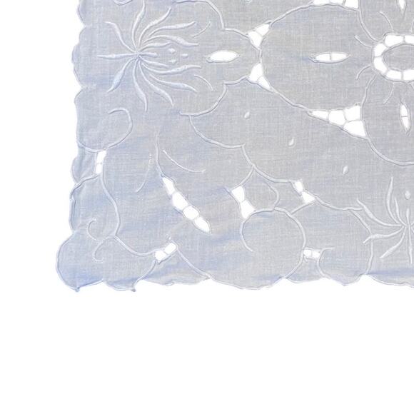 VTG Cotton White Embroidered Floral Eyelet Placemats, Scalloped Edge, Set of 4 - Picture 3 of 8